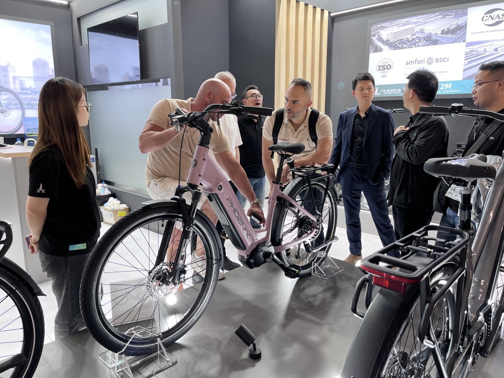 鳯凰單車緊隨時代潮流,不斷推出新款單車。鳯凰官網 鳯凰單車緊隨時代潮流,不斷推出新款單車。鳯凰官網