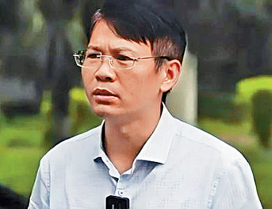 廣西百色市高中教師唐毓文。