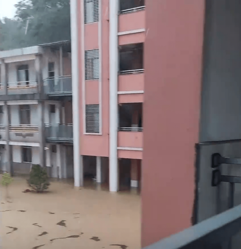 因暴雨关系广东梅州市平远县、蕉岭县各镇均出现不同程度水浸。