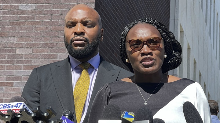 阿伯里的母親感謝法院裁決。AP圖片