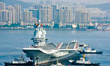 ■國產航母第七次海試後回到大連船廠。