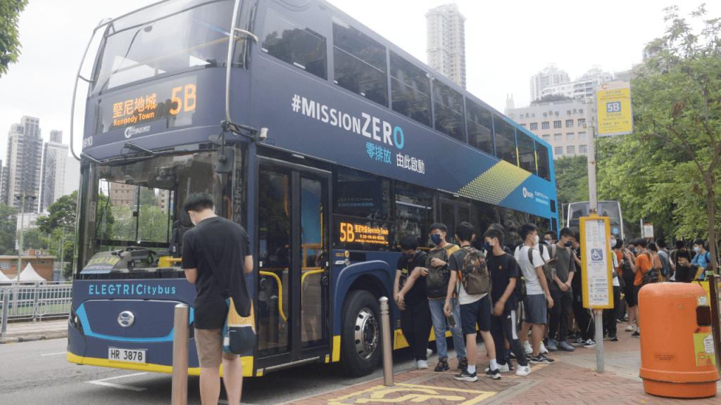 匯達交通引入全港首輛雙層電動巴士。資料圖片