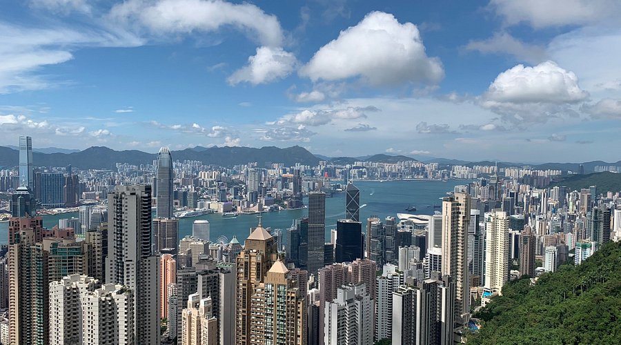 在當前地緣政治逆風中,Solheim認為香港的最大優勢始終是「橋樑」二字,它深植中國文化,又讓西方人感到舒適自在。 在當前地緣政治逆風中,Solheim認為香港的最大優勢始終是「橋樑」二字,它深植中國文化,又讓西方人感到舒適自在。