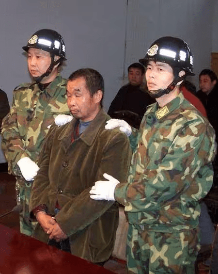 2006年陕西汉阴特大杀人案，凶手邱兴华。