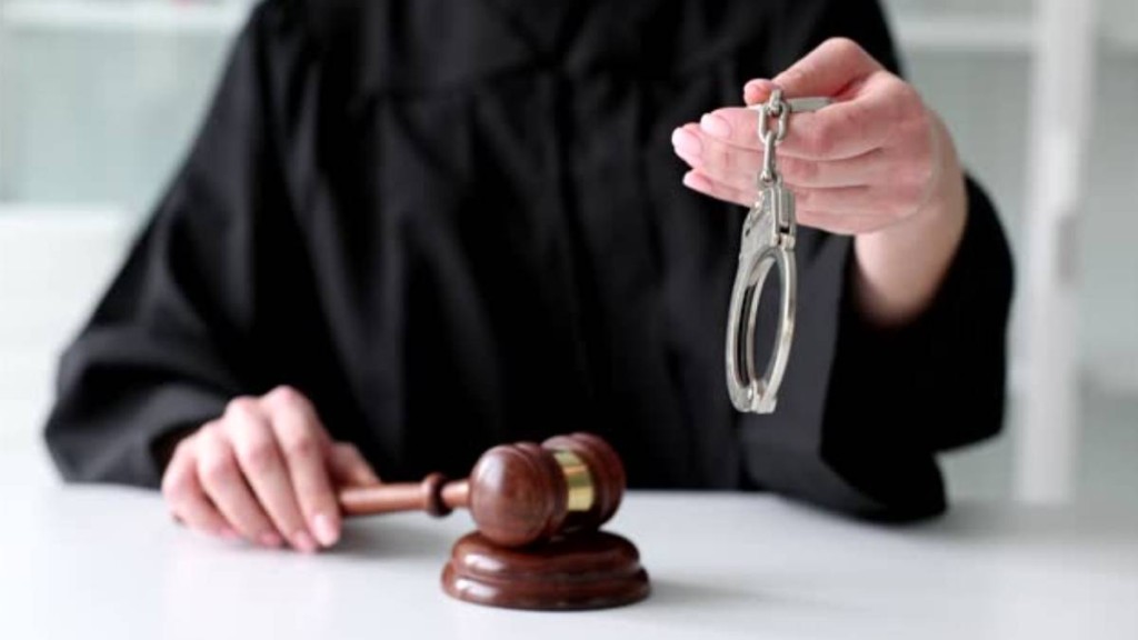  河南貪污犯偽造尿毒症病歷逃獄超4年，9名獄警被判刑。iStock示意圖