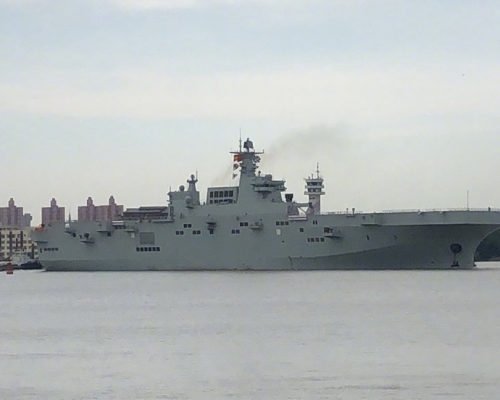 新一代075型两栖攻击舰首舰。网上图片