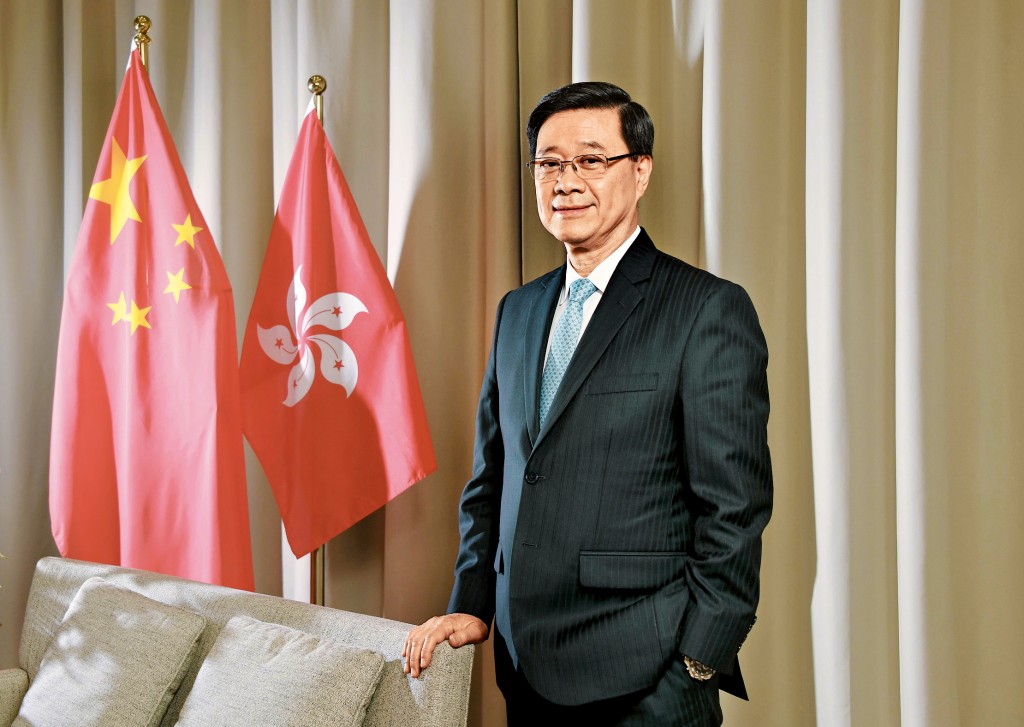行政長官李家超接受《星島》專訪總結施政成果，談到上任之初經濟呈負增長，但情況已扭轉至去年的正增長3.5%。