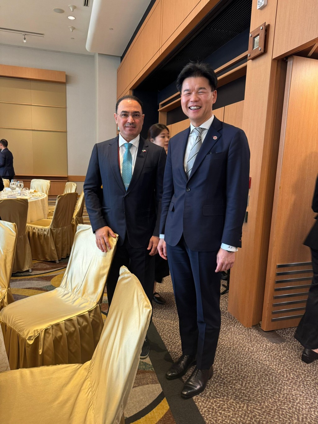 香港律師會會長湯文龍應國際調解院邀請，於昨日（5月8日）參與了由國際調解院舉辦的全球調解峰會及其午宴。