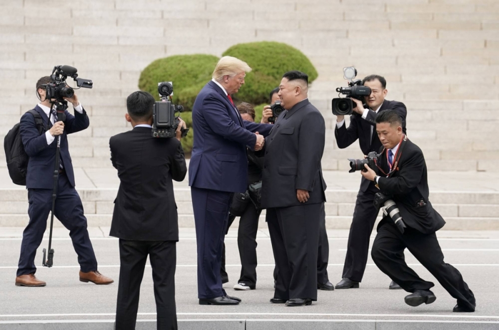 特朗普和金正恩2019年6月底在兩韓非軍事區會面。路透社 特朗普和金正恩2019年6月底在兩韓非軍事區會面。路透社