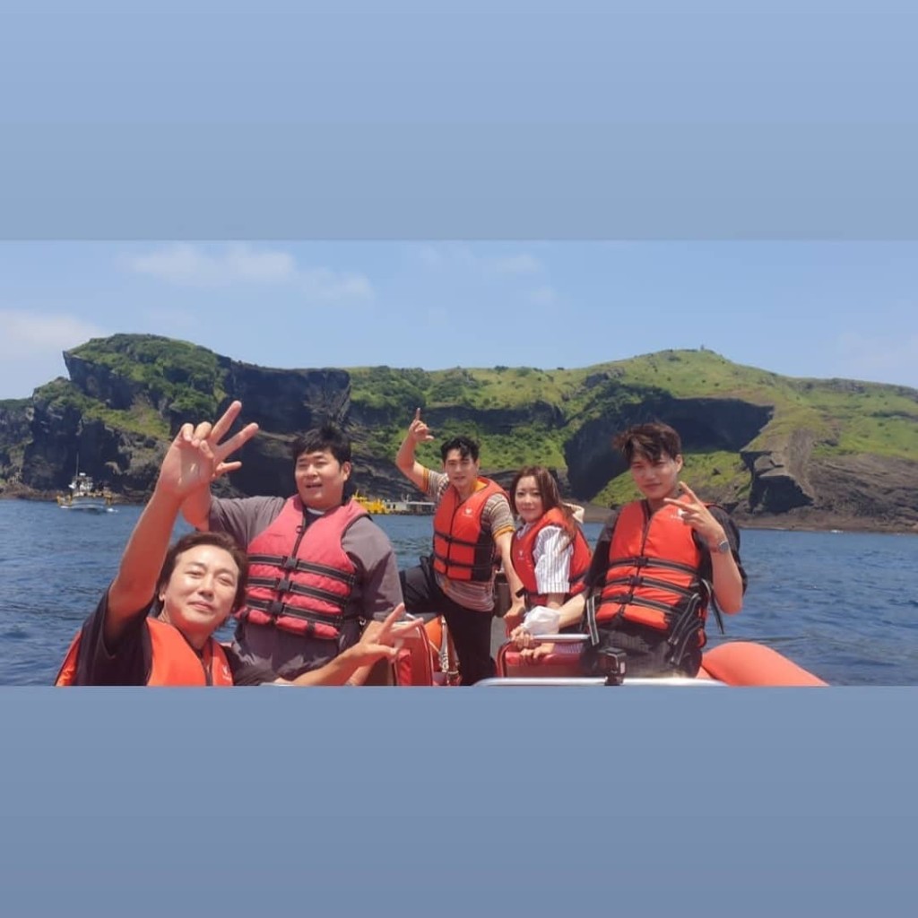 《牛島酒店》班底(左起)卓在勳、文世潤、劉台午、金喜善、KAI