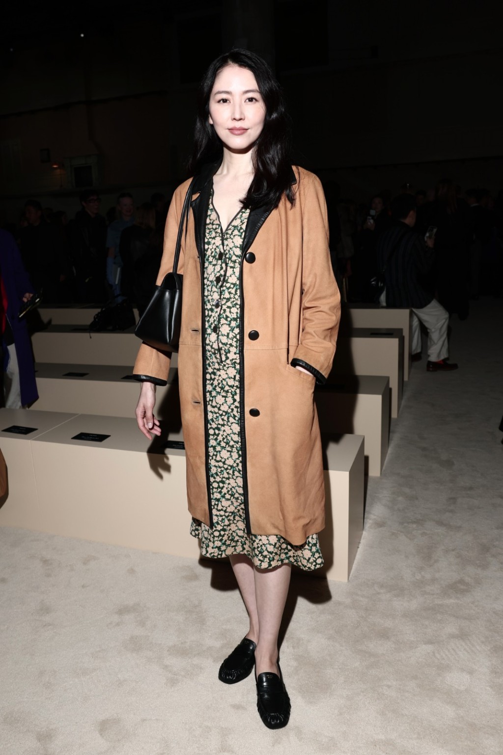 之前有传长泽于1月底随夫到加拿大拍摄《幕府将军2》，但她在上月初却单拖现身米兰时装周。