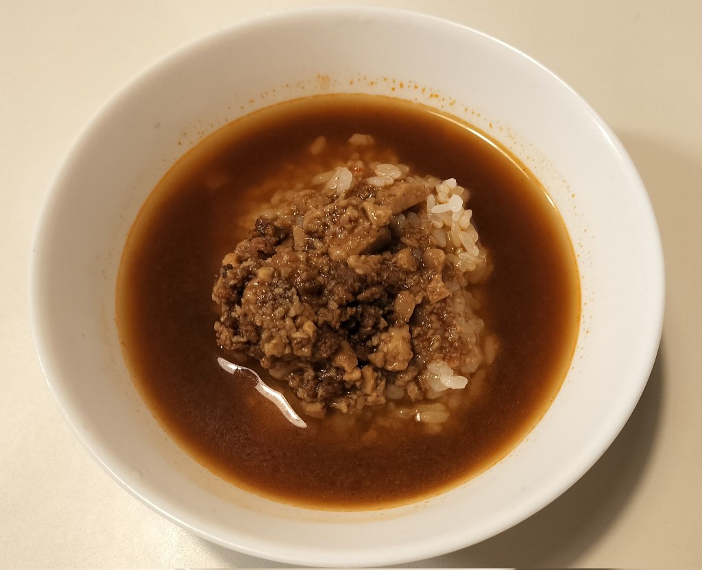 有網民試圖將飲料加熱以緩解怪味,卻發現味道依然難以救藥。 X@make_gunpla_c 有網民試圖將飲料加熱以緩解怪味,卻發現味道依然難以救藥。 X@make_gunpla_c