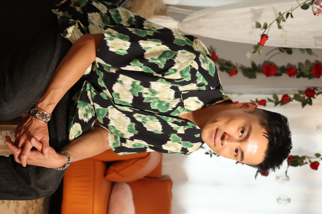 黃浩然透露其角色是《愛·作戰》的延續，也是演蠱惑仔，仲要錫古天樂！