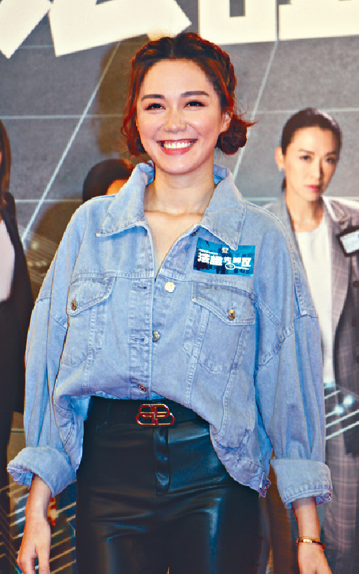 ■湯洛雯近日忙於照顧剛做完手術的愛犬。