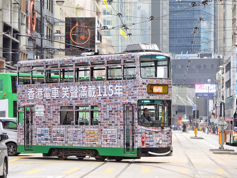 日常出行的交通工具亦是「地胆」的心水体验，例如乘坐天星小轮悠闲维港游，乘坐传统电车、双层巴士，穿梭在香港的热闹街道。资料图片