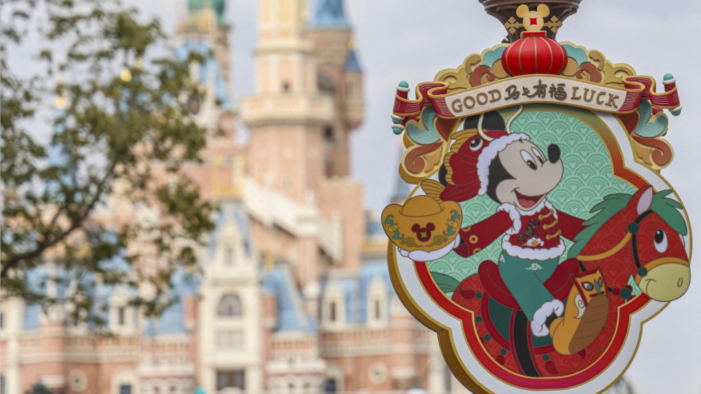 上海迪士尼新春佈置。法新社