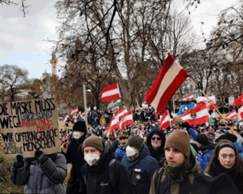 維也納數千人走上街頭，抗議政府防疫限制。網圖