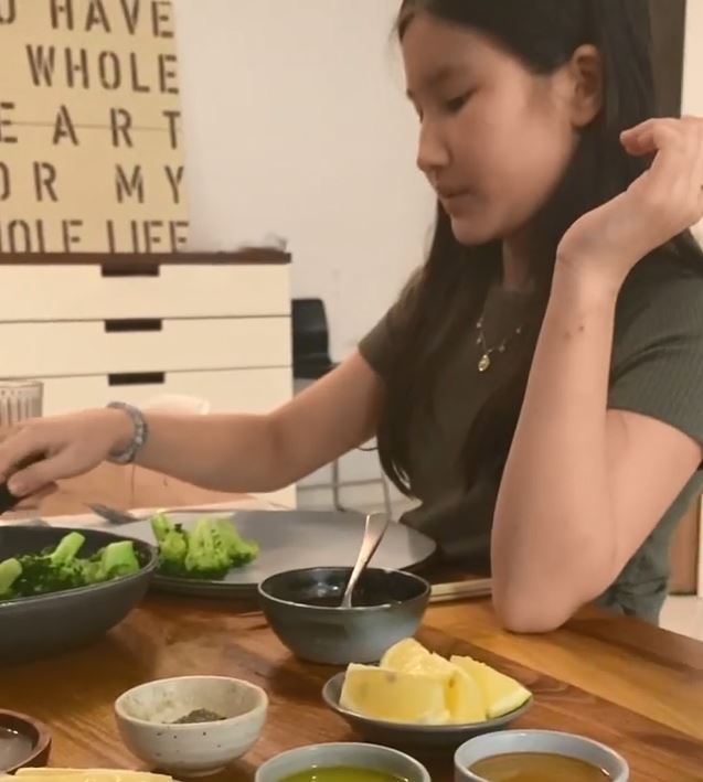 細女好鍾意食菜。