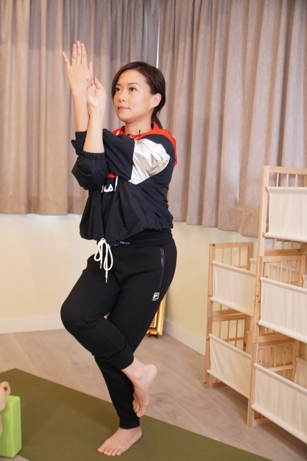 董敏莉瑜伽舒緩「媽咪手」。