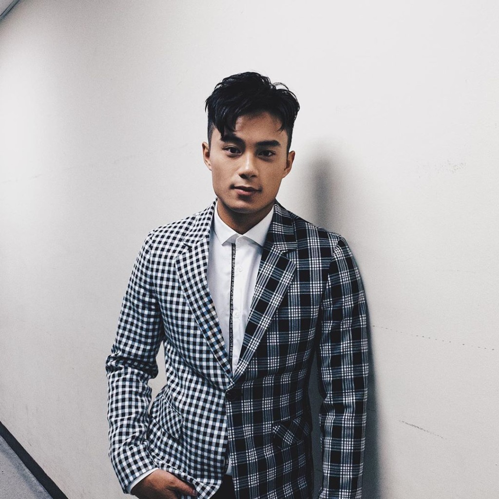 有「翻版羅仲謙」之稱的孔德賢主力主持《後生仔傾吓偈》。