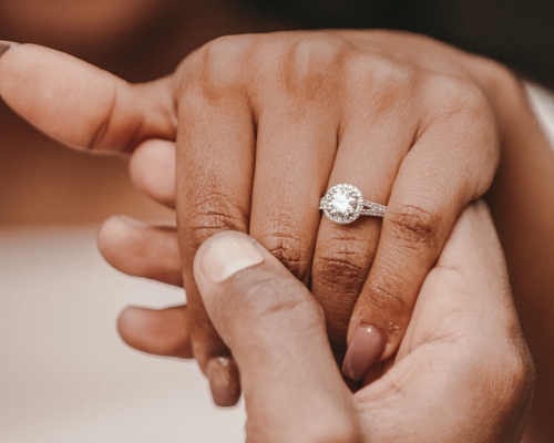 賈辛塔不滿男友尷尬的行為,斷然拒絕求婚。unsplash示意圖