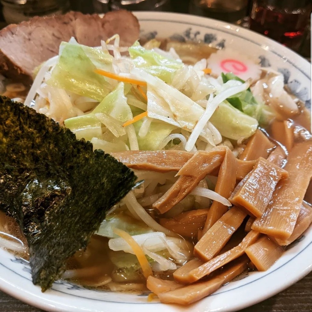 香睿剛推介日本好吃拉麵店｜1. 大勝軒沾麵　野菜拉麵，配料有蔥、竹筍、叉燒、鳴門、紫菜等。(IG@yatashidesu） 