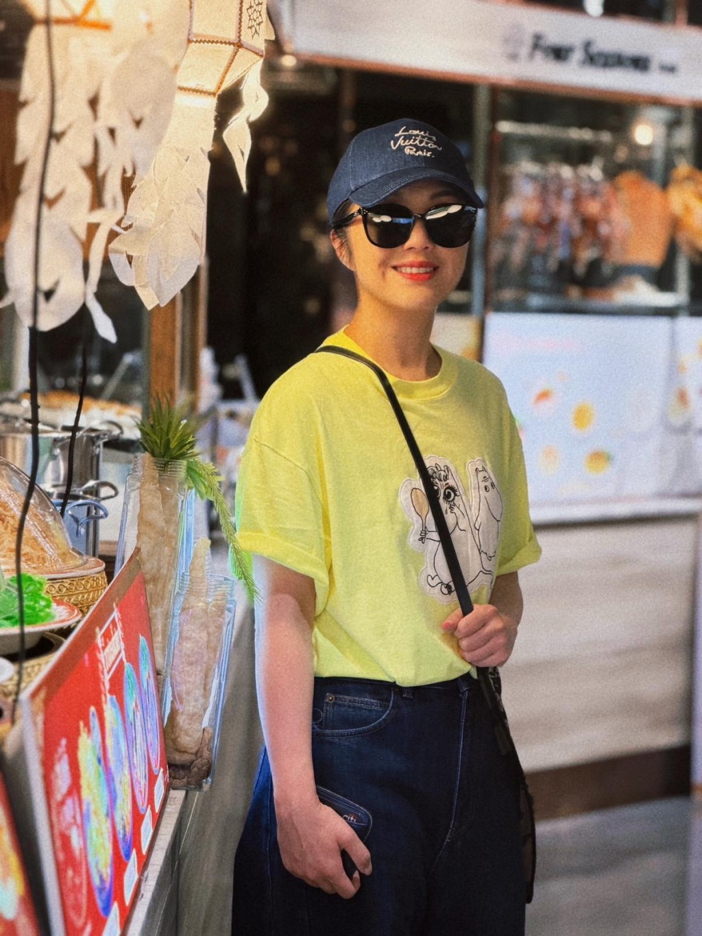 千嬅与老公到丁子高即兴快闪飞泰国度假。