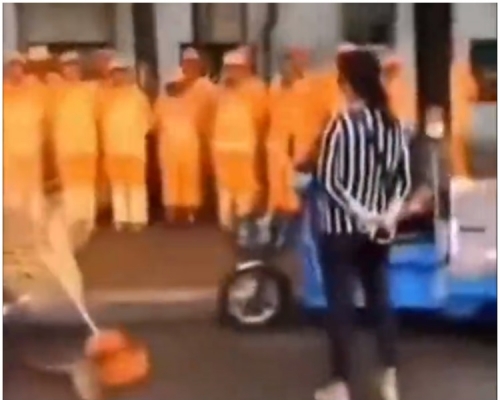 清洁工人管理层当街暴粗训示清洁工人。影片截图