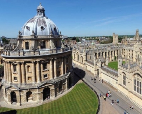 英国牛津大学为女学生延长作答时间，由90分钟上升至105分钟。 网上图片