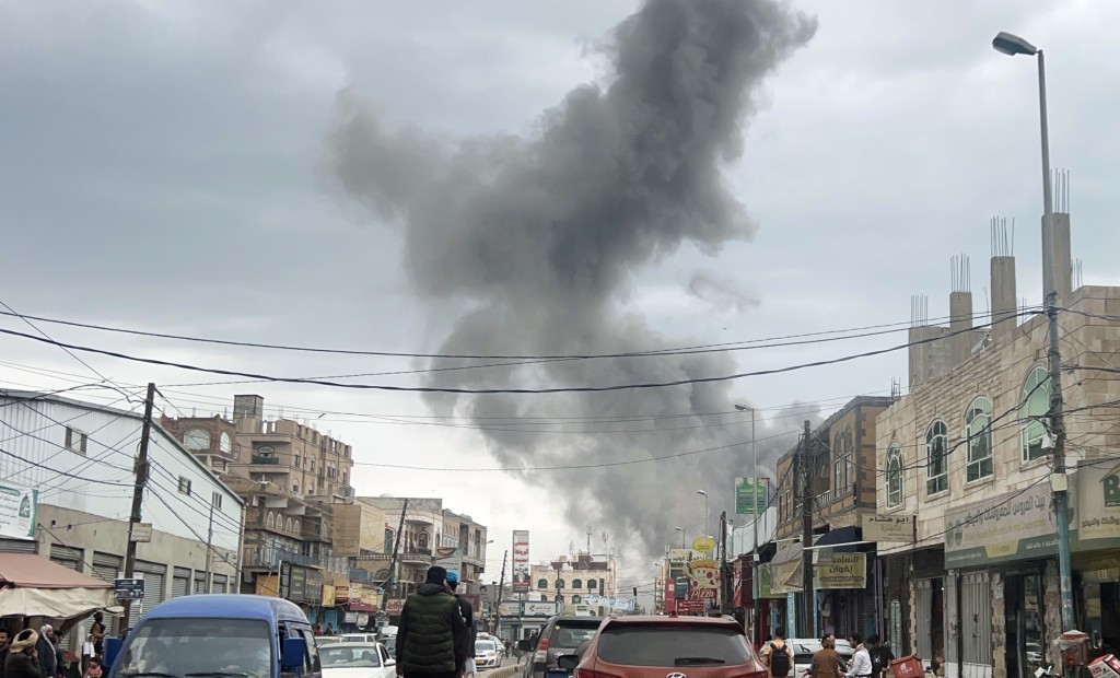 以軍稱，打擊了胡塞武裝的軍營、宣傳部及燃料設施。新華社