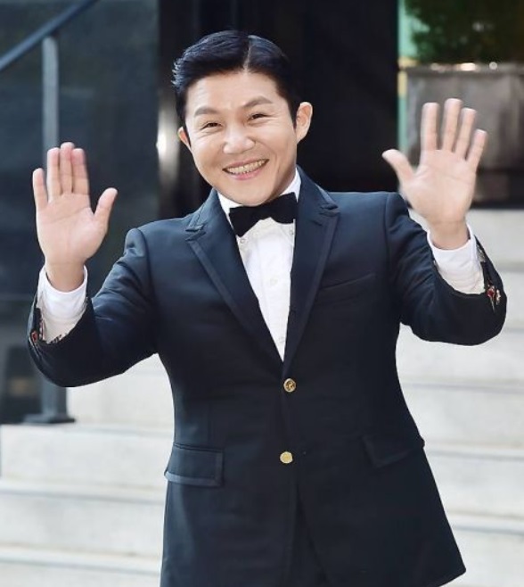 韓國著名主持曹世鎬亦被爆與黑社會人士過從甚密。 韓國著名主持曹世鎬亦被爆與黑社會人士過從甚密。