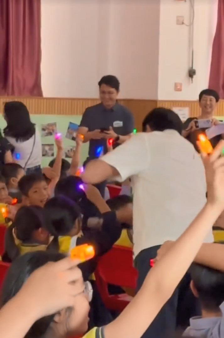 小學生都識唱郭富城代表作《強》。 小學生都識唱郭富城代表作《強》。