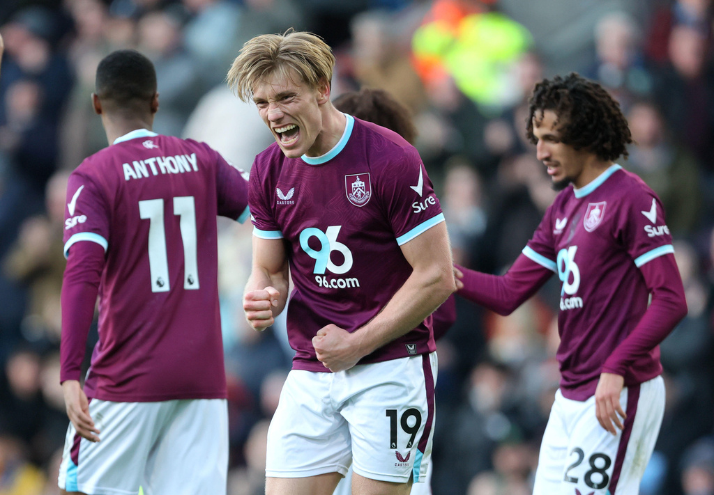 般尼两次被VAR吹走入球。美联社