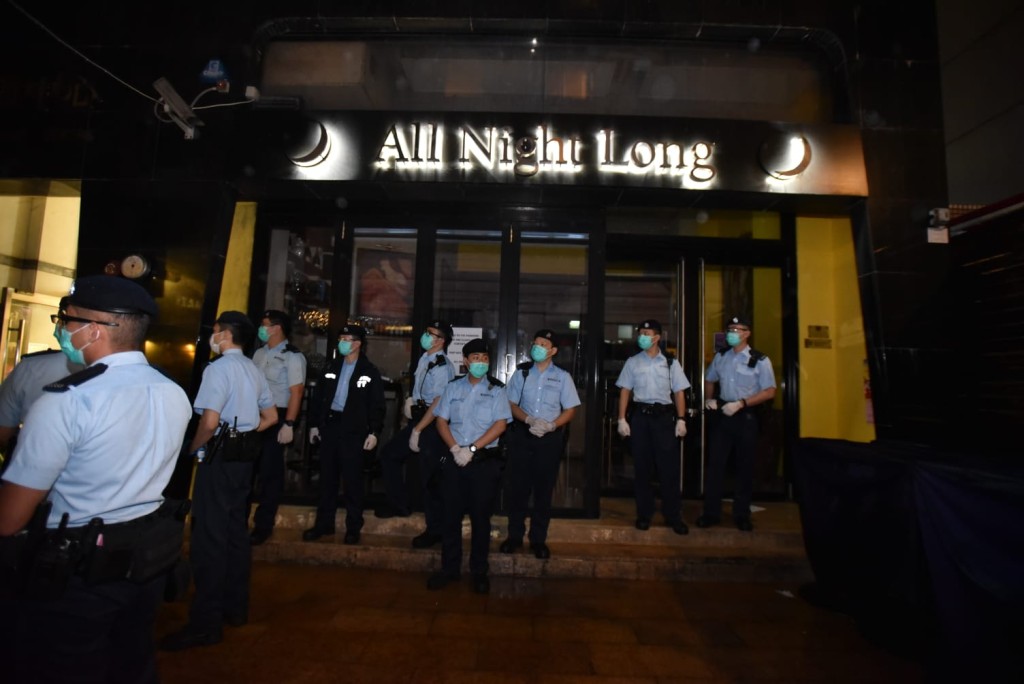 警方及食環署巡查尖沙嘴諾士佛臺一帶酒吧。