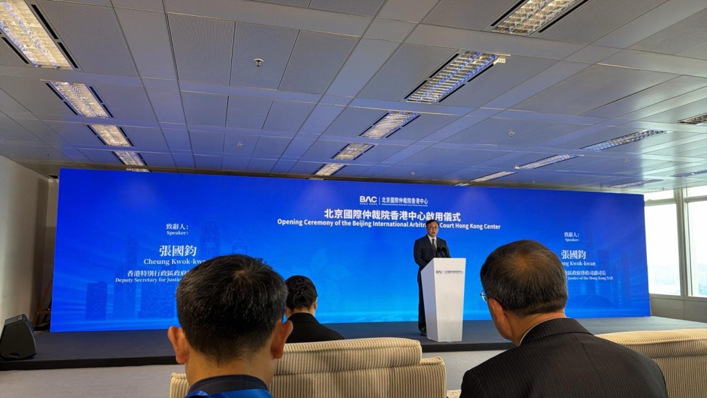 律政司副司長張國鈞在典禮上致詞。