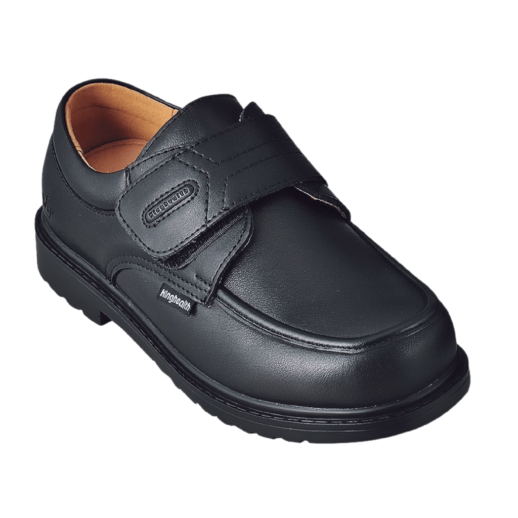 Kinghealth童裝黑皮鞋/原價$459、特價$389，購買2對以上享額外95折。（Y）