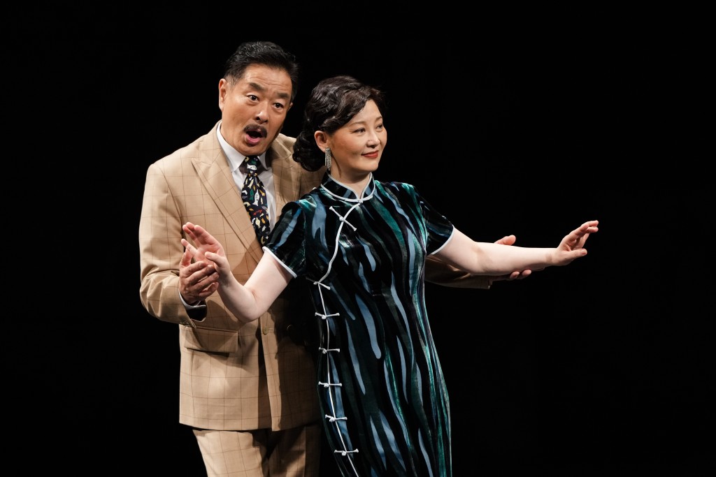 濮存昕(左)參演2022年北京人藝建院70週年紀念演出劇目《阮玲玉》。
