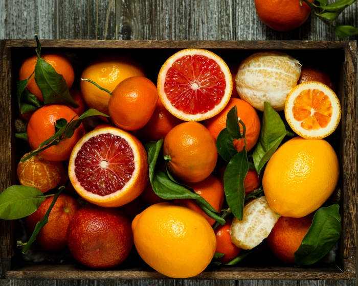 長者也可以嗅新鮮水果，可以幫到他們放鬆、減痛。unsplash圖片