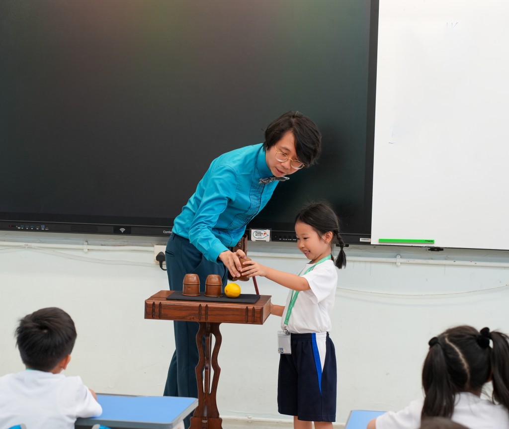 唔止睇，仲有得玩，同學一起變身小小魔術師。（圖片來源：《親子王》）