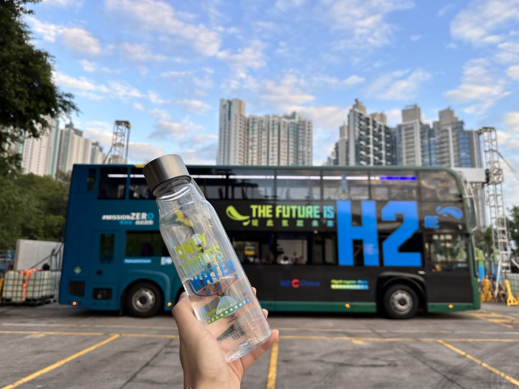城巴雙層氫能巴士外觀以「水」為設計理念。城巴圖片