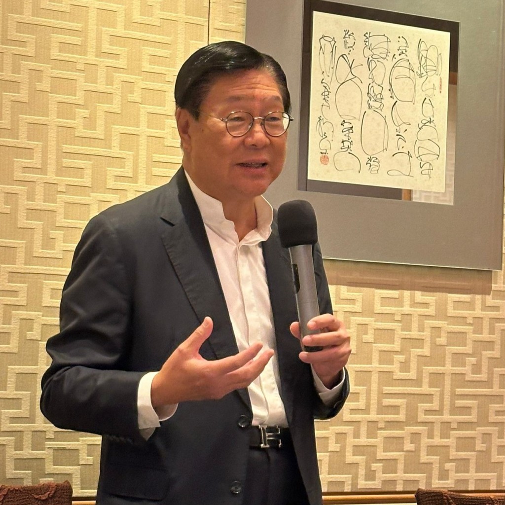 新任香港貿易發展局主席馬時亨,對傳媒講述未來2年任期的五大發展願景。 新任香港貿易發展局主席馬時亨,對傳媒講述未來2年任期的五大發展願景。