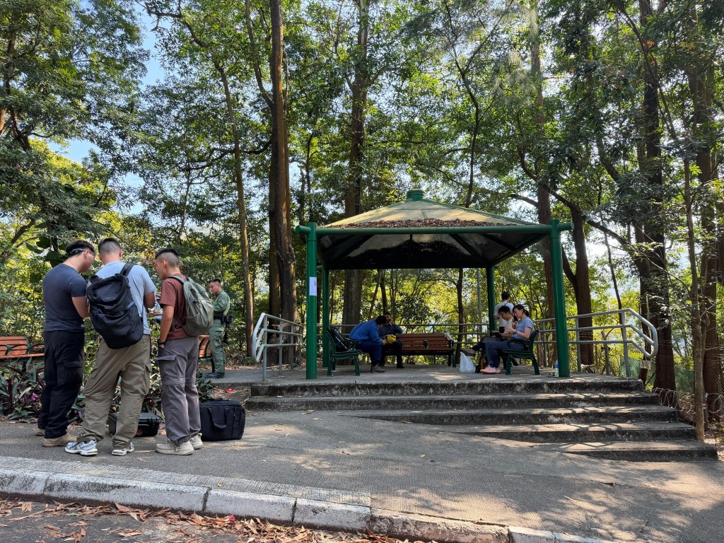 警方聯同消防於中午到山塘路一帶搜索。