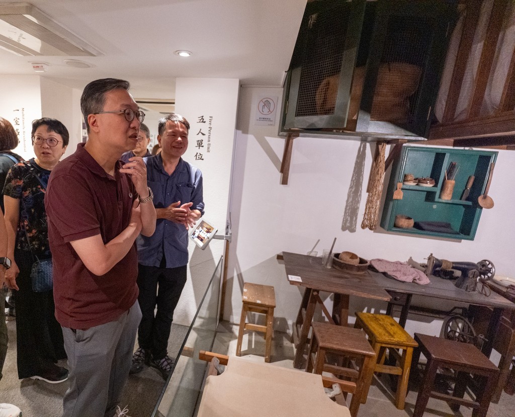 林定國參觀生活館展覽。林定國FB圖片 林定國參觀生活館展覽。林定國FB圖片