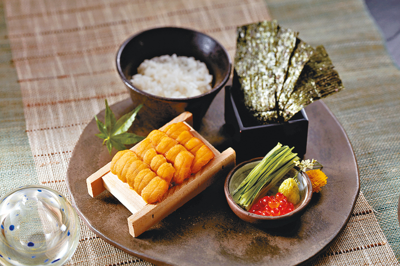 DIY馬糞海膽
每客包括紫菜、壽司飯、青瓜絲、三文魚子，以及足料馬糞海膽，客人可隨意搭配。