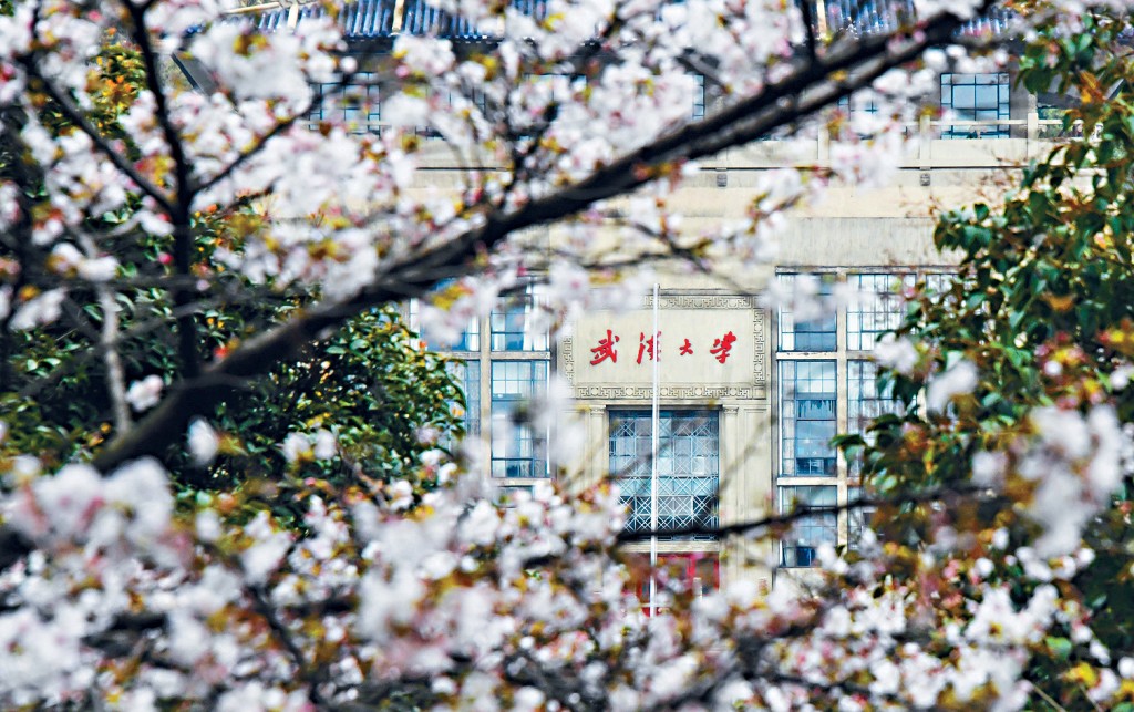 武漢大學是內地知名高校。