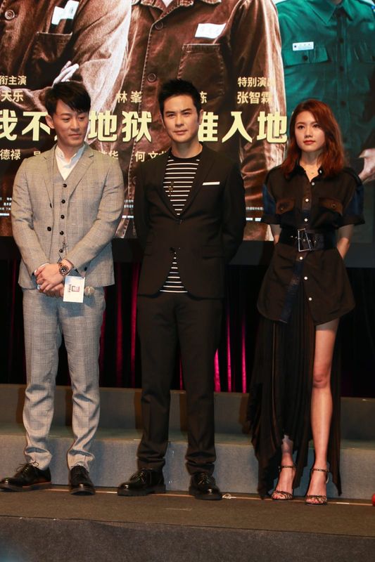 戲中周秀娜、林峯及鄭嘉穎3人在直升機拍動作戲。