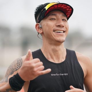 柳俊江近年不时练跑。