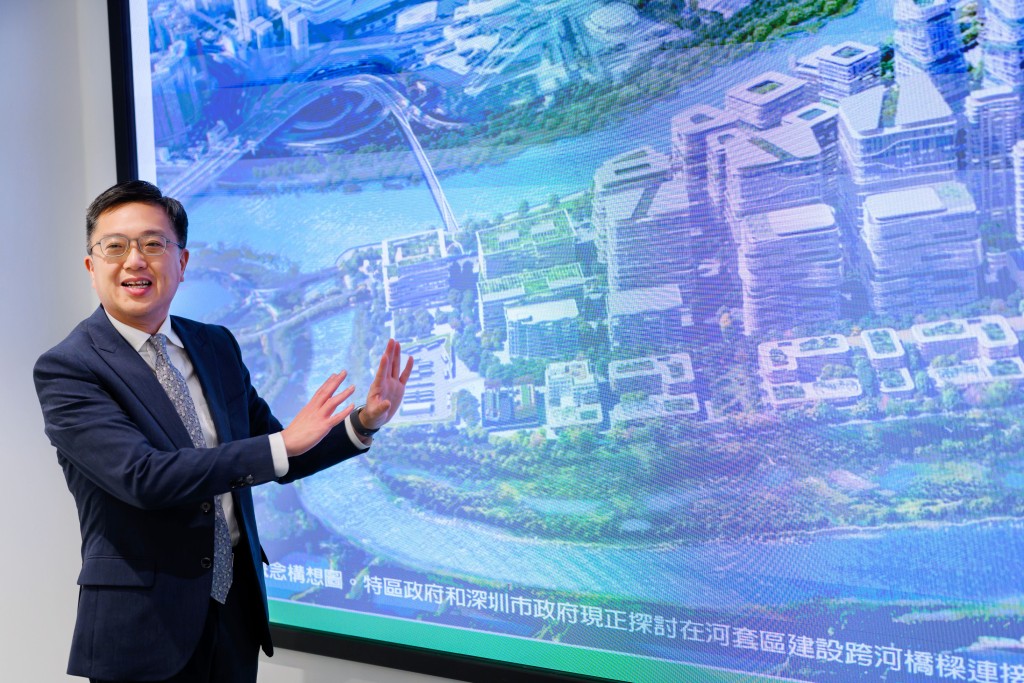 蔡傑銘指園區第一期第一批次的首3座大樓已落成,招租情況理想。劉駿軒攝 蔡傑銘指園區第一期第一批次的首3座大樓已落成,招租情況理想。劉駿軒攝