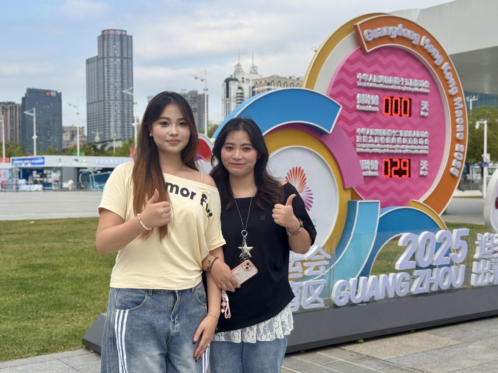 溫小姐（左）和梁小姐（右）通過拍攝全運加油短片支持全運。