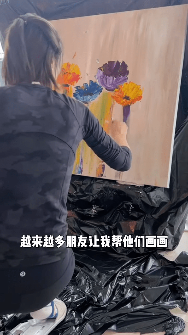 李亞男應親朋好友要求開始畫畫贈身邊人。